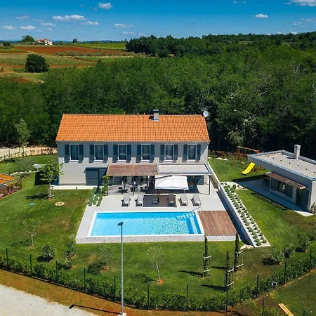 Povetica Prázdninový dům *